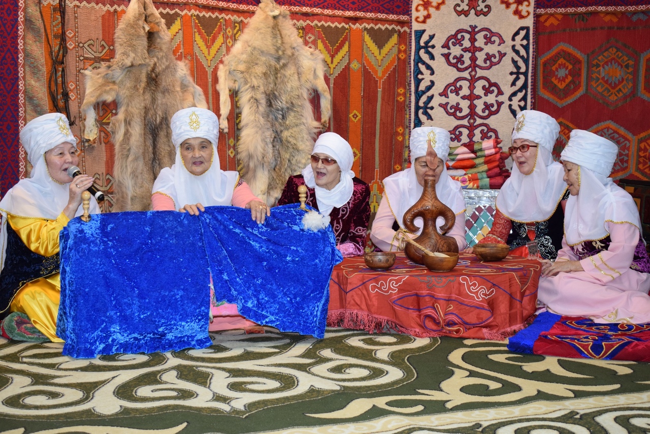 Тұсау кесу дәстүрі. Традиции казахского народа. Бесікке салу обряд. Детские обряды казахов. Бесікке салу бесік той.