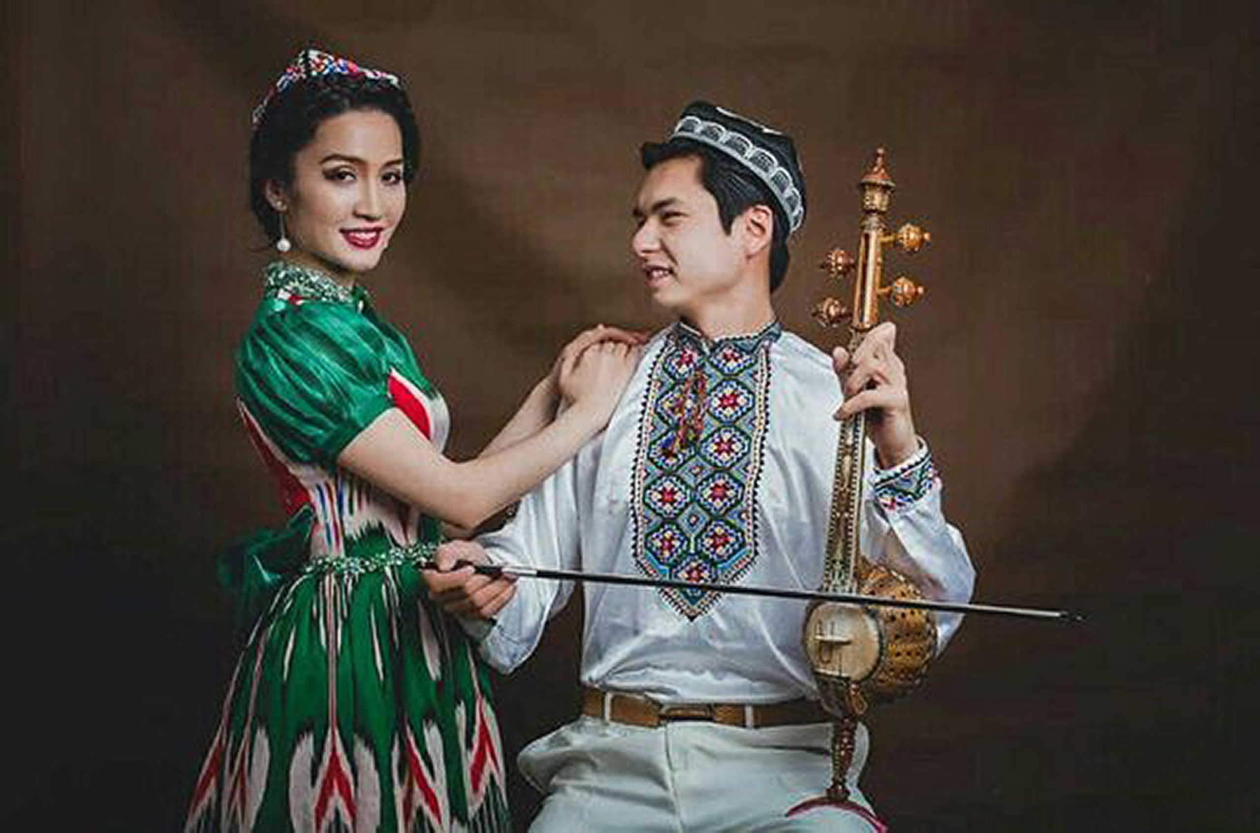 Узбекский язык красивый. Уйгуры народ. Уйгурка Mahire Emet. Нация уйгур. Самсаи уйгури.