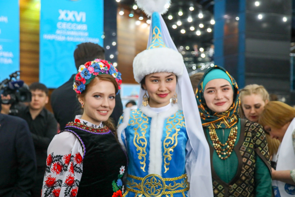 Дружба народов казахстана. Казахстан народ. Казахстан Национальность. Ассамблея это.
